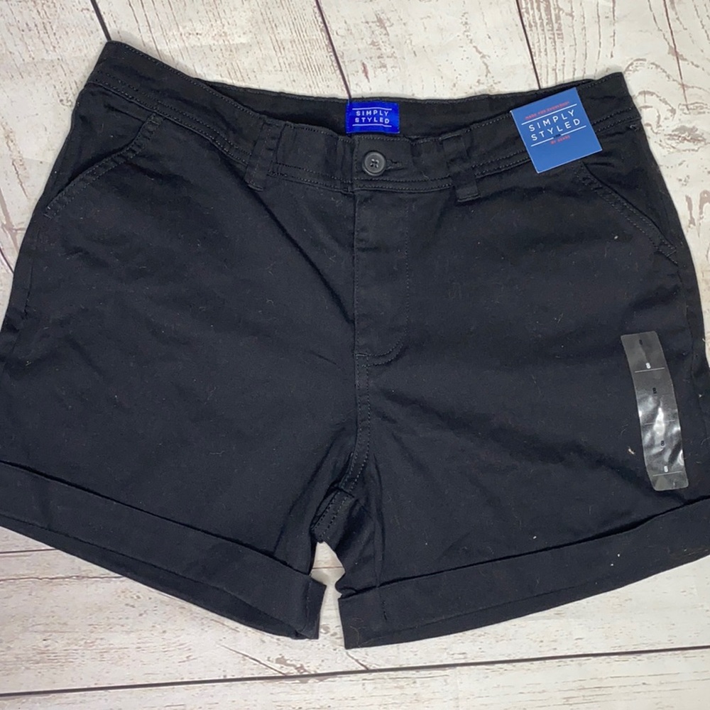 Simply styled short